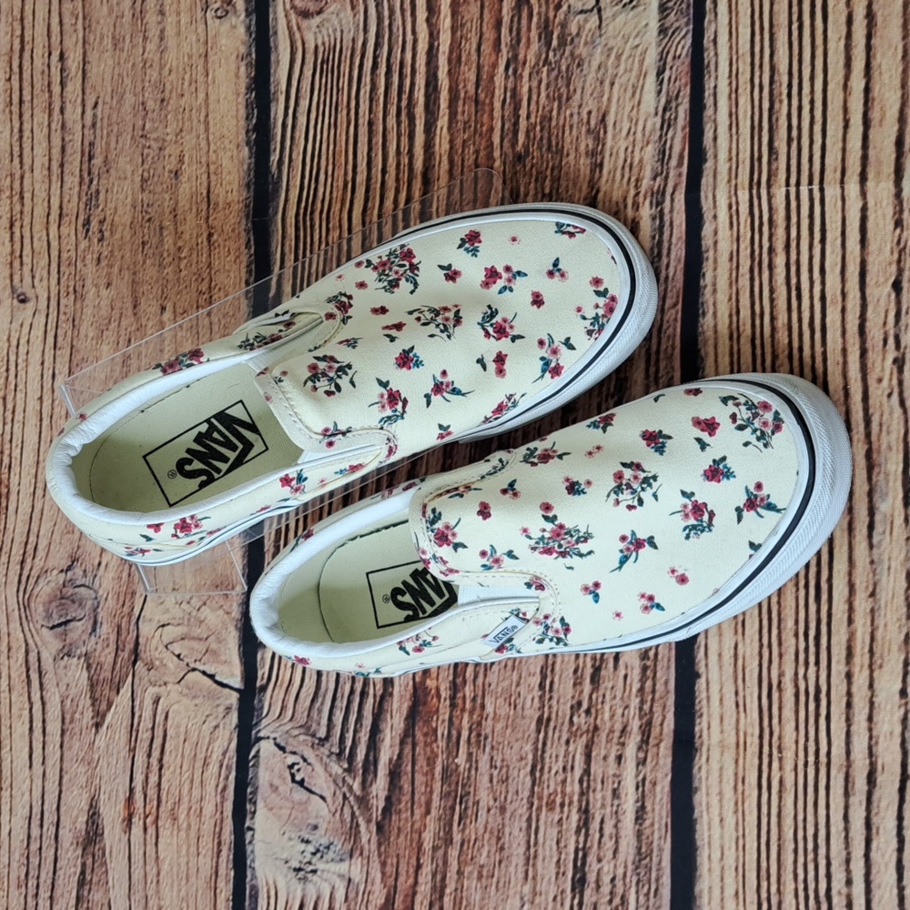 Vans Slip-on Ditsy Floral Shoes Size 7 Women's